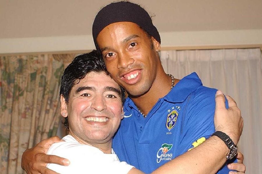 En Argentina aseguran que Maradona podría dirigir a Ronaldinho