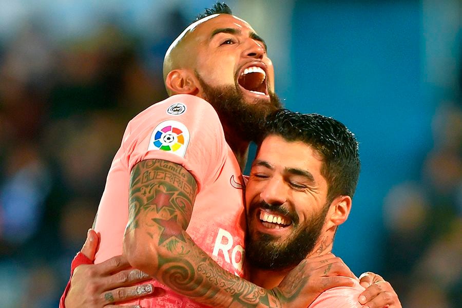 Barça y Vidal quedan cerca del título tras ganar a Alavés