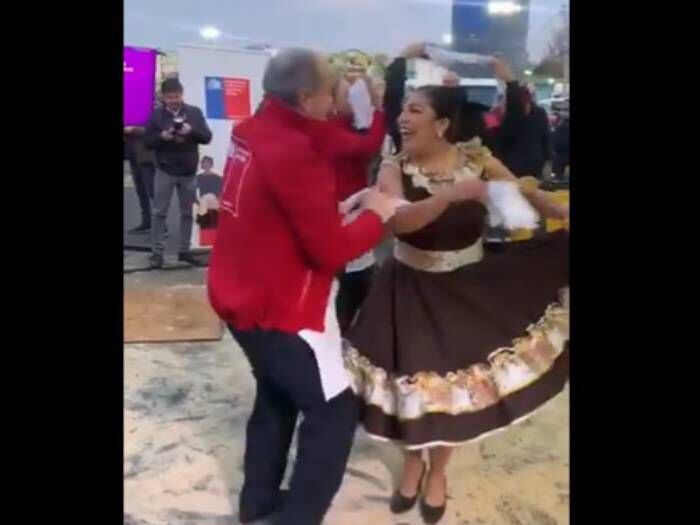 Pie de cueca del ministro Monckeberg generó ola de comentarios