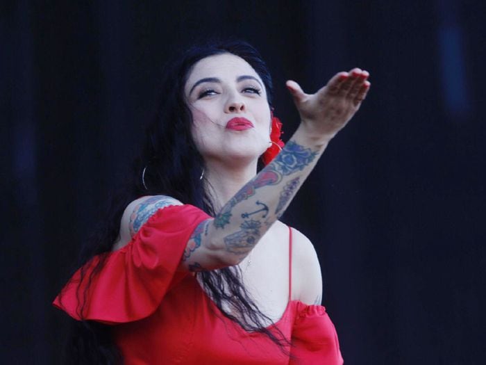 Mon Laferte fue invitada a Gala de Operación Triunfo en España