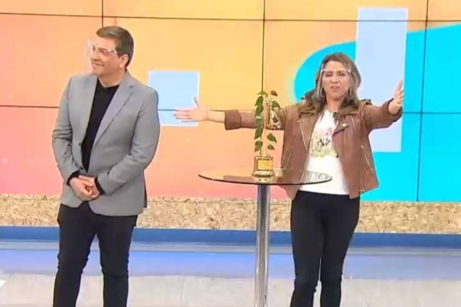 "Tengo su teléfono, ¿la llamamos?": Monse propuso baile entre JC Rodríguez y Paula Daza, reyes del Copihue de Oro