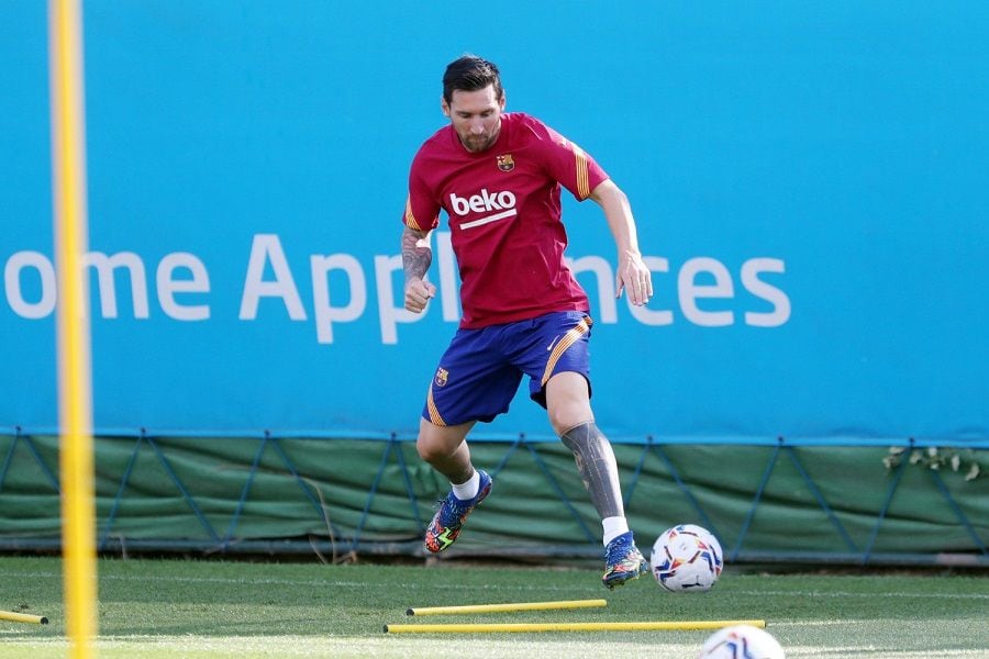 Fútbol.- Leo Messi vuelve a los entrenamientos del Barça