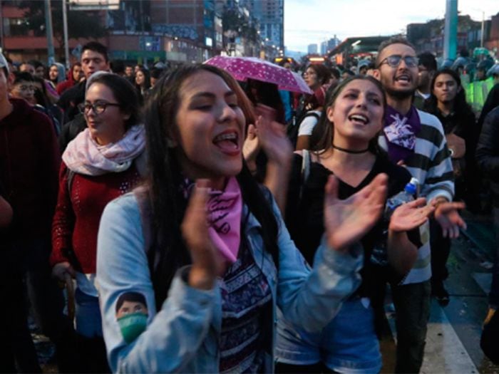 [Video] Estudiantes colombianos se manifiestan con "El Baile de los que Sobran"