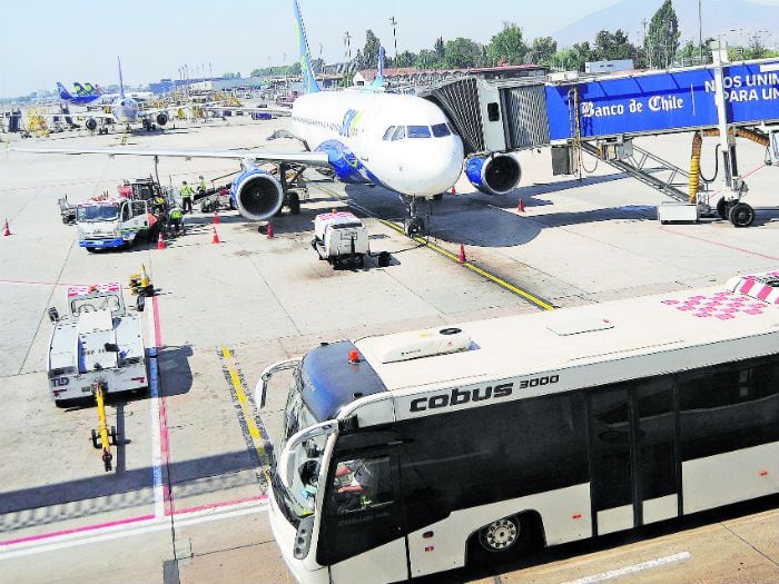 Agarra vuelo terminal de buses en aeropuerto