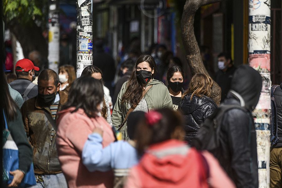 VALPARAISO: Gran cantidad de personas en las calles durante la Cuarentena Total