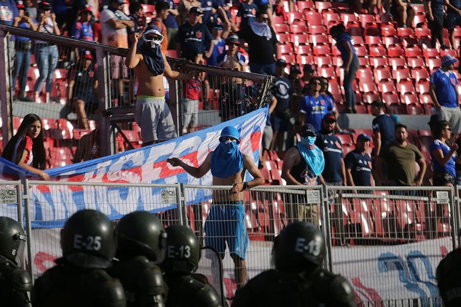 Manifestaciones pusieron en jaque los partidos del fútbol chileno