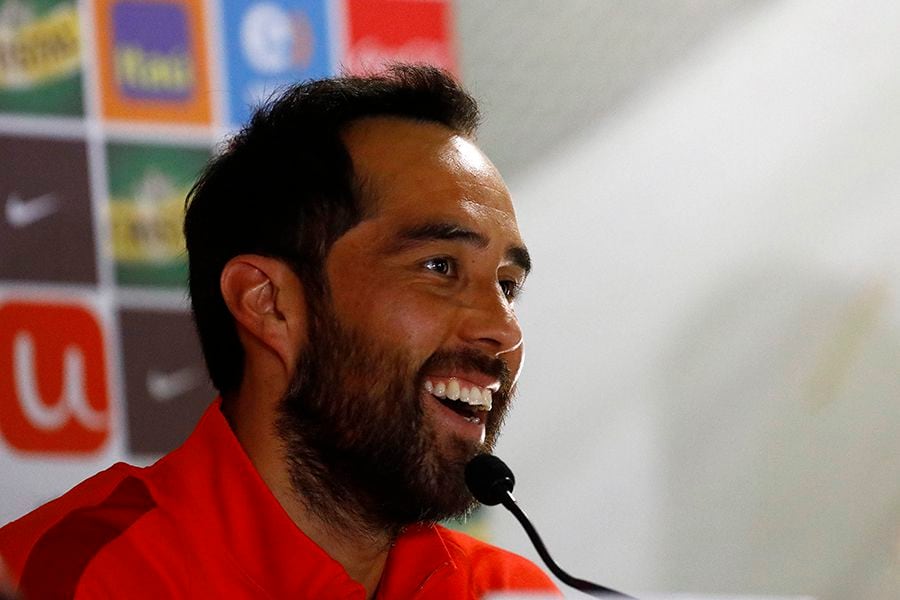 Claudio Bravo: "No me llaman ni para reemplazar al utilero"