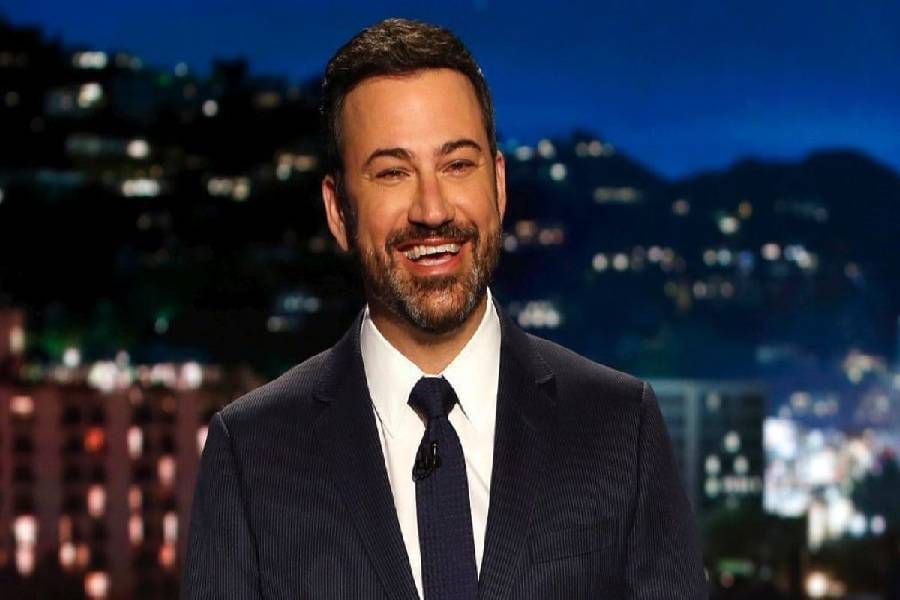 Jimmy Kimmel subió al columpio a contagiados de Covid en fiesta de gato en Chile