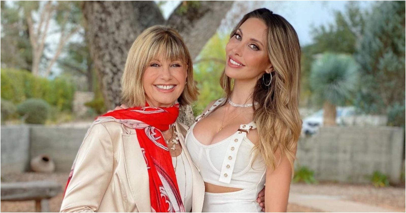 Olivia Newton-John y Chloe Lattanzi vía Instagram