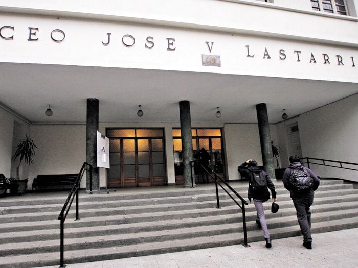 Ex alumnos celebran el cambio del Liceo Lastarria