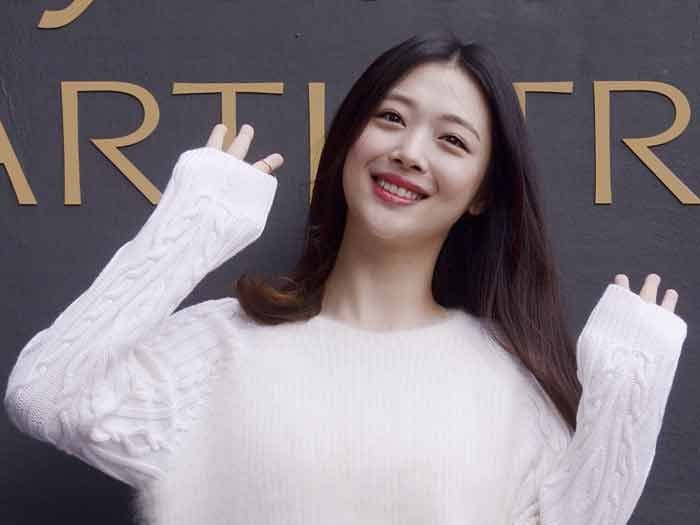 Hallan muerta a Sulli, cantante de K-Pop que fue víctima de ciberacoso