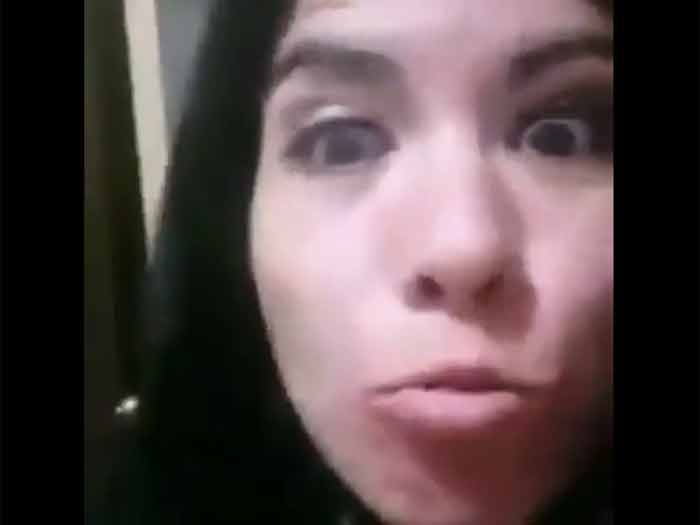 Repudio por mamá que se grabó golpeando a su hija y envió video al padre