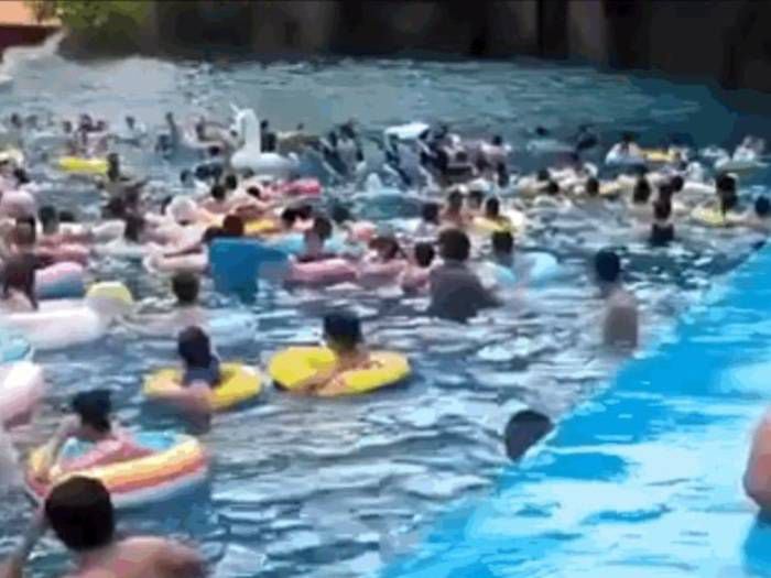 Así fue el dramático tsunami artificial que dejó decenas de heridos en una piscina de China