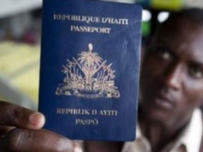 Haití suspende emisión de pasaportes en República Dominicana