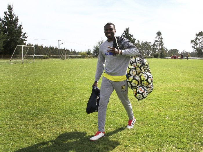 Nigeriano se probó como "goleador" y ahora es el utilero del Campanil