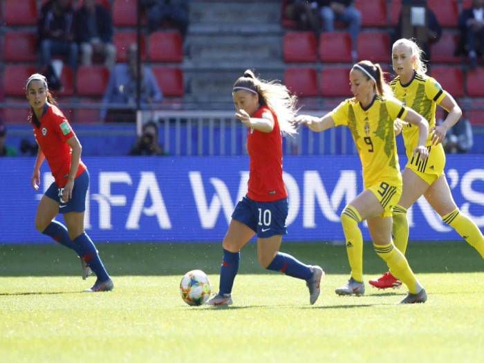 La "Roja" femenina cayó luchando en su debut ante Suecia