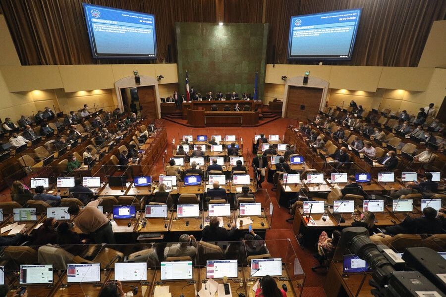 Seis diputados son sancionados por asistir a programas de TV en horario laboral