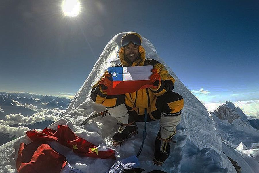 En la cima del mundo: Chileno escaló monte de 8 mil metros de altura