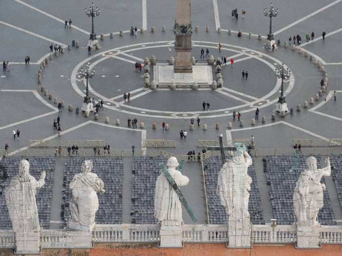 Coronavirus llegó hoy al Vaticano mientras el papa está convaleciente de un resfriado