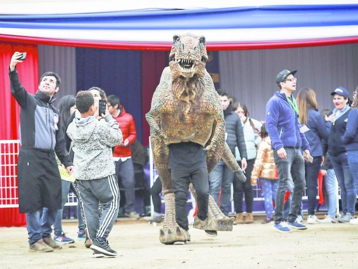 Hasta dinosaurios se pasearon por las fondas de Colina