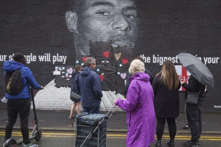 Del racismo al amor: ciudadanos de Manchester restauran mural salvajemente vandalizado de Marcus Rashford