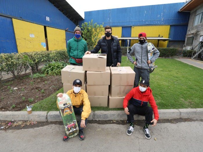 Leandro Penna sacó aplausos tras ayudar a fundación que entrega cajas de mercadería