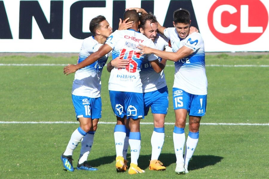 Católica golea a Palestino y retoma la punta del torneo en solitario