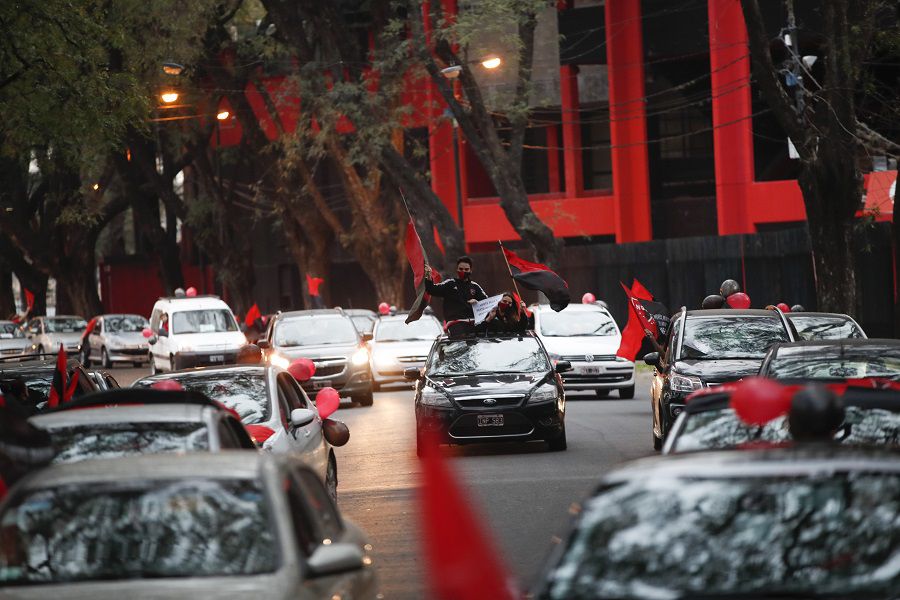 Caravana de hinchas en Rosario piden el regreso de Messi a Newell's