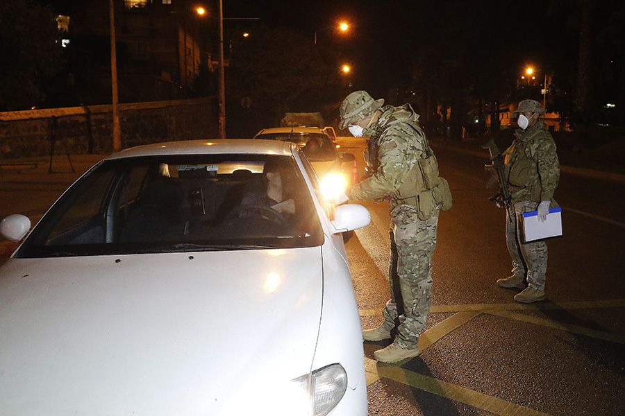 VIÑA DEL MAR: Infantes de Marina realizan controles vehiculares durante toque de queda