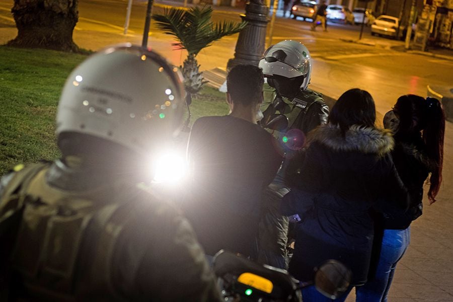 VALPARAISO: Ronda preventiva de Carabineros previo al inicio del toque de queda