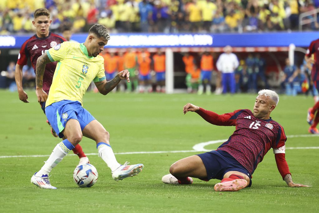 Brasil no pudo marcar ante Costa Rica.