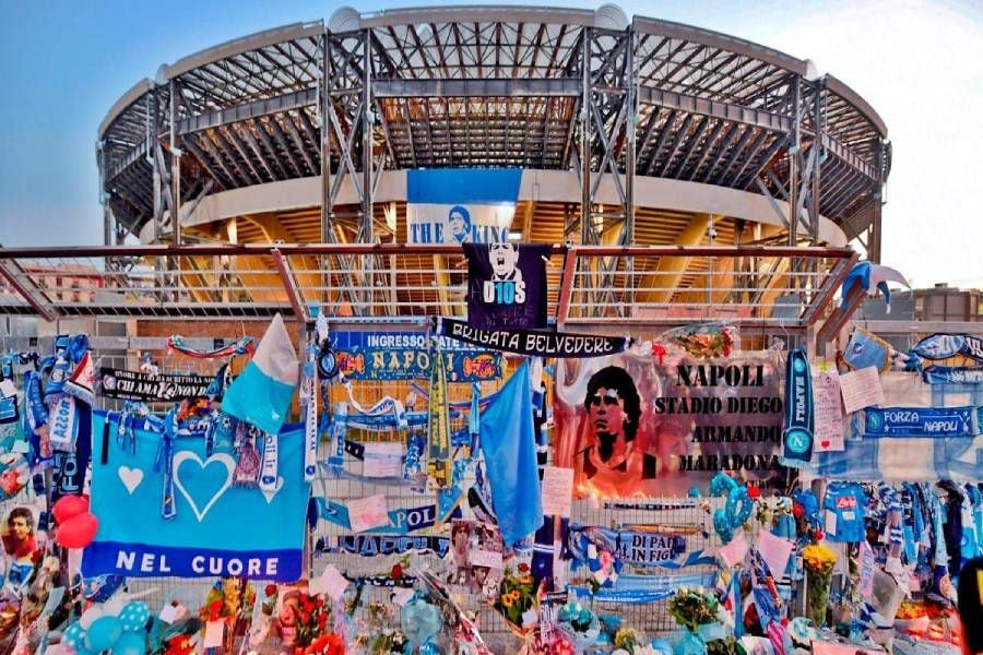 Es oficial: El estadio del Napoli fue rebautizado como Diego Armando Maradona