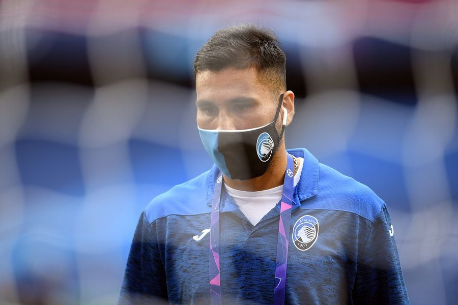 Champions League - Atalanta walk around the Estadio da Luz ahead of their Champions League match against Paris St Germain