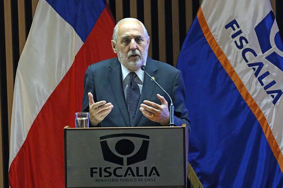 Fiscal Abbott y el proyecto de indulto: "En Chile no existen presos políticos"