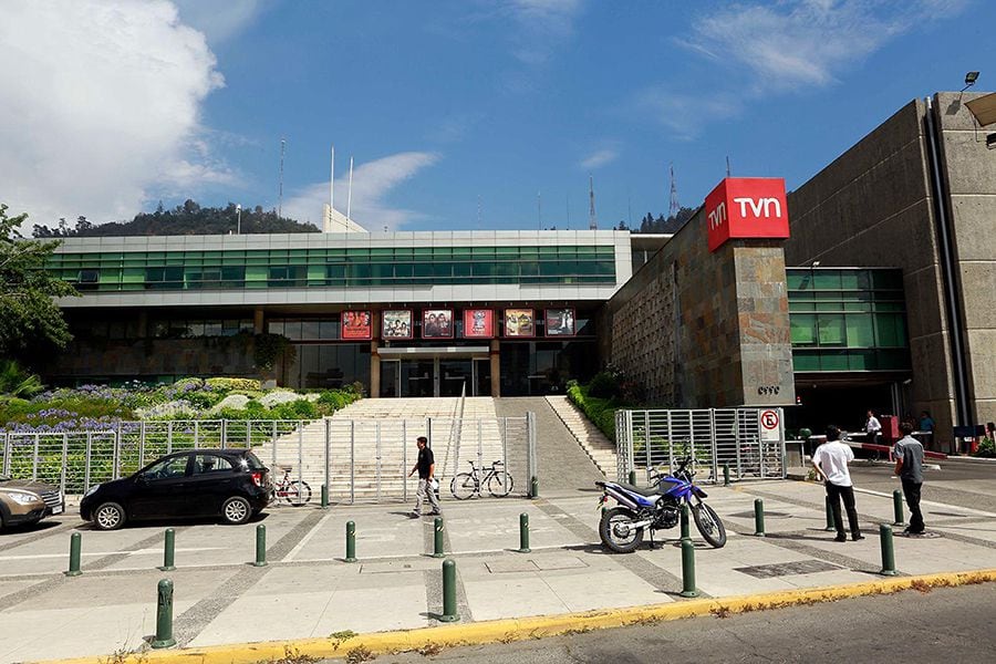 Piden que TVN transmita sesiones sobre retiro del 10% de pensiones