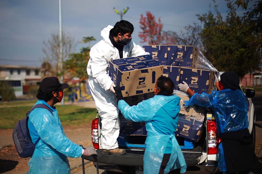 reparto de cajas de "Alimentos para Chile" en La Pintana