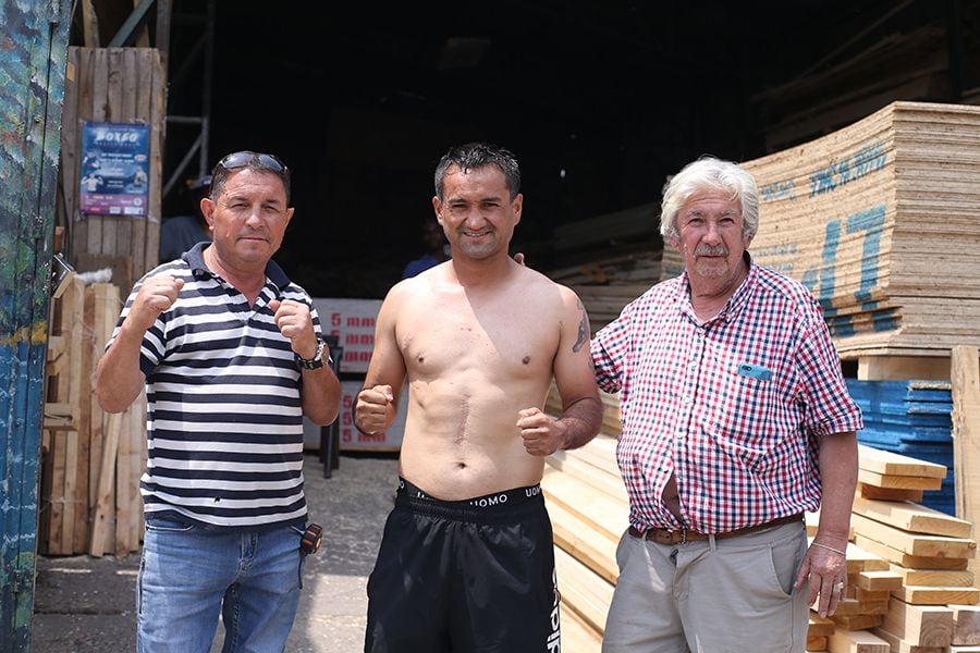 "Pato Lucas" Sánchez entrena a lo Rocky en una barraca para su revancha en el boxeo