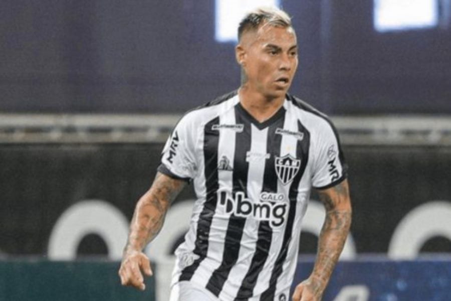 ¡De miedo!: Eduardo Vargas sacó aplausos con especial disfraz de Halloween