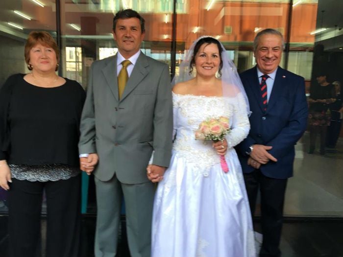 Jaime Mañalich asistió como padrino a matrimonio de la madre de niña trasplantada