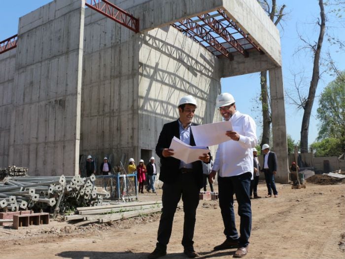 Primer Centro Cultural de Estación Central: el orgullo de Rodrigo Delgado y Daniel Jadue