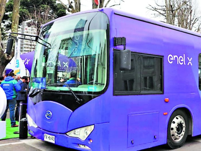 Bus eléctrico circula en Concepción