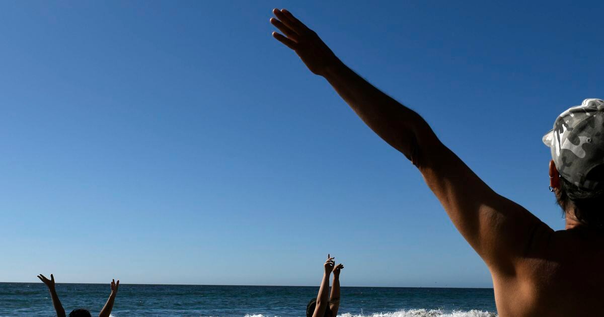 Playa Luna, el rincón nudista de Puchuncaví cumple 22 años