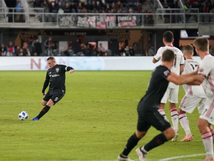 [Videos] Wayne Rooney marcó un golazo a lo Matías Fernández