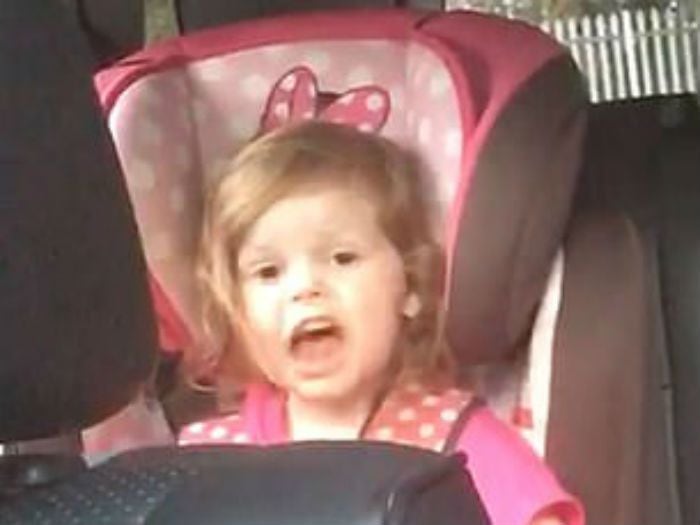 Niña de 3 años arrasa en la web por cantar a la perfección el "Bohemian Rhapsody"