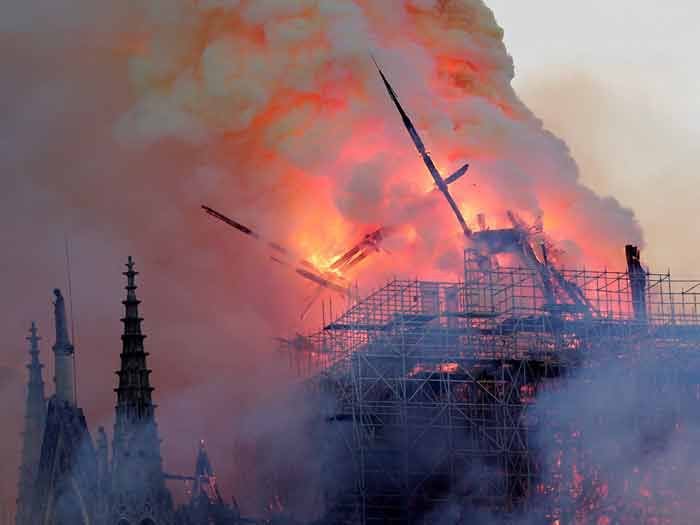 Infierno en París: Incendio arrasó con catedral de Notre Dam