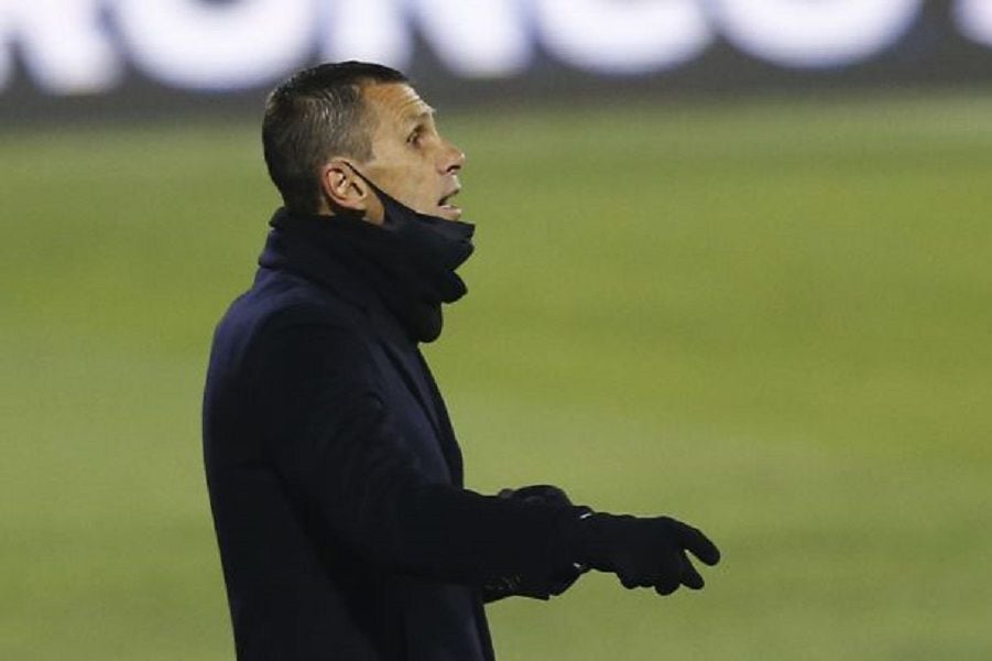 Gustavo Poyet se fue contra el VAR tras derrota de la UC: "Apaga la luz y vámonos"