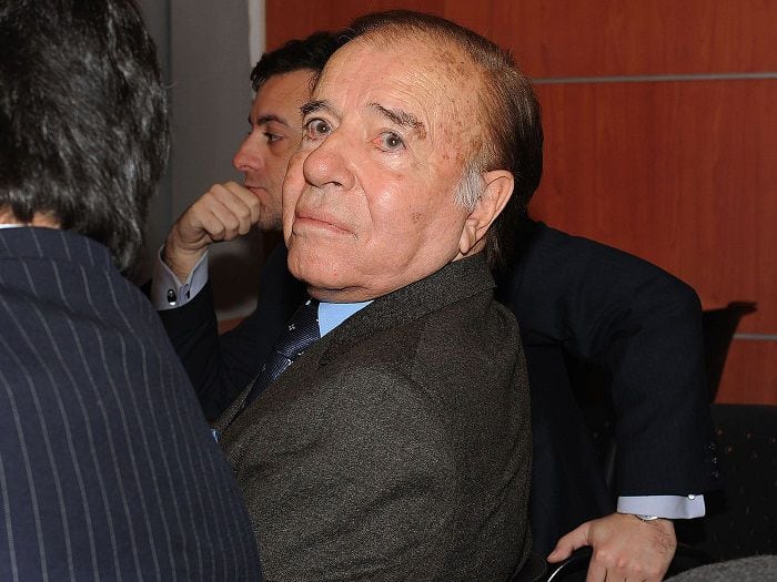 Carlos Menem llegó a Chile para ver a su hijo tras recibir permiso de la PDI