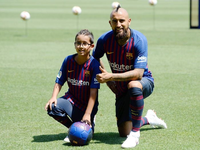 Hijo de Arturo Vidal está a prueba en la academia del Barcelona