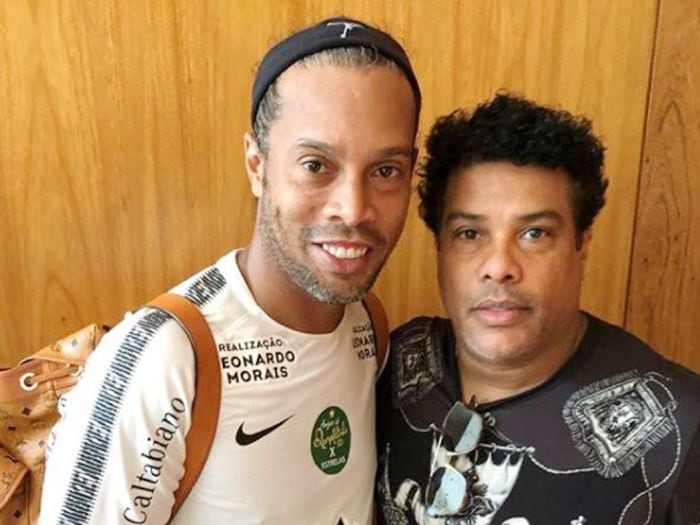 Con el hermano de Ronaldinho, quién quiere enemigos...