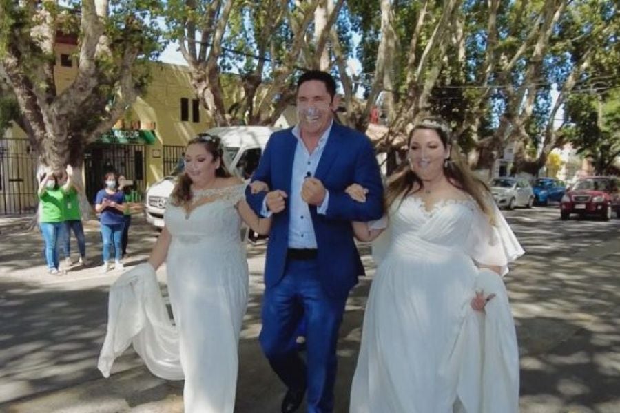 Contra Viento y Marea: La emocionante celebración de dos novias que llegaron juntas al altar